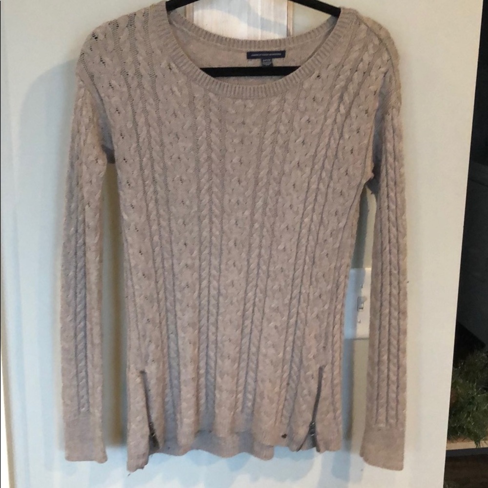 American Eagle light brown/beige cableknit sweater
